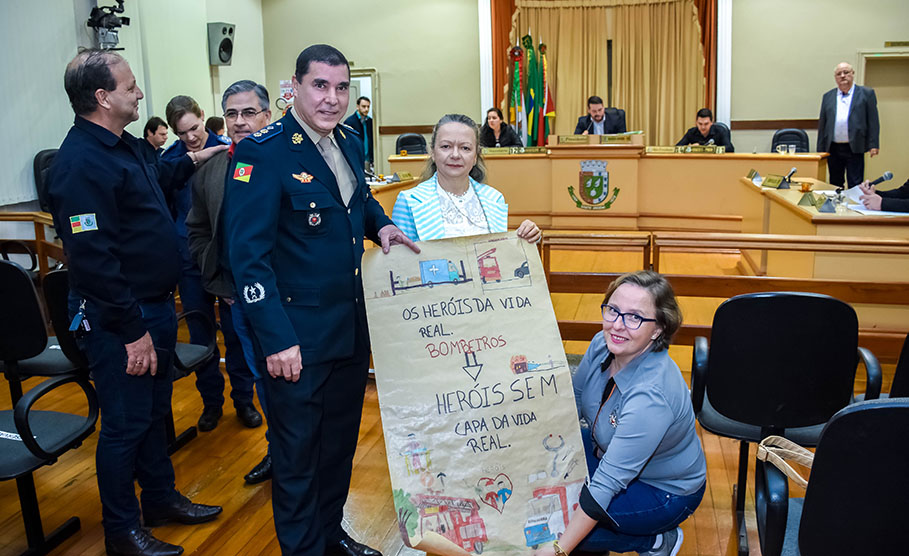 Bombeiros são homenageados pelo seu dia em Sessão Especial
