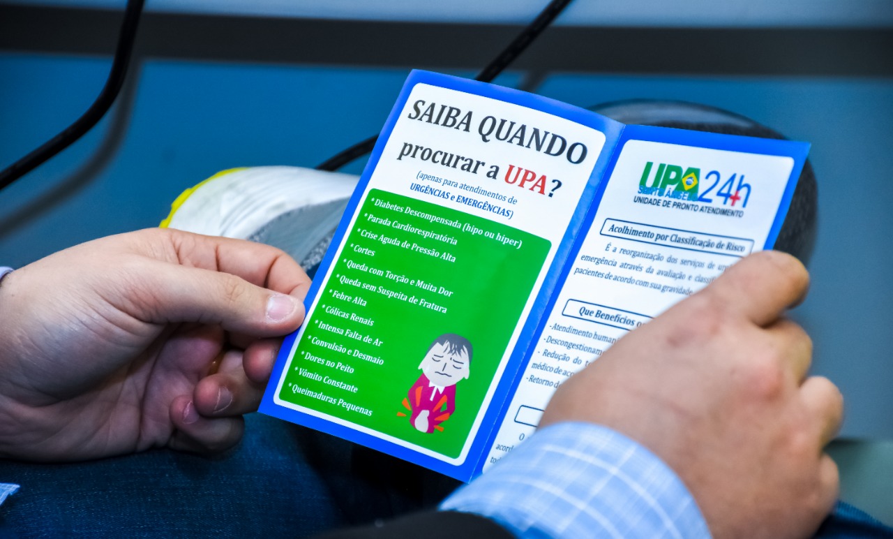 Presidente do Legislativo, Maurício Loureiro, confere situação da UPA