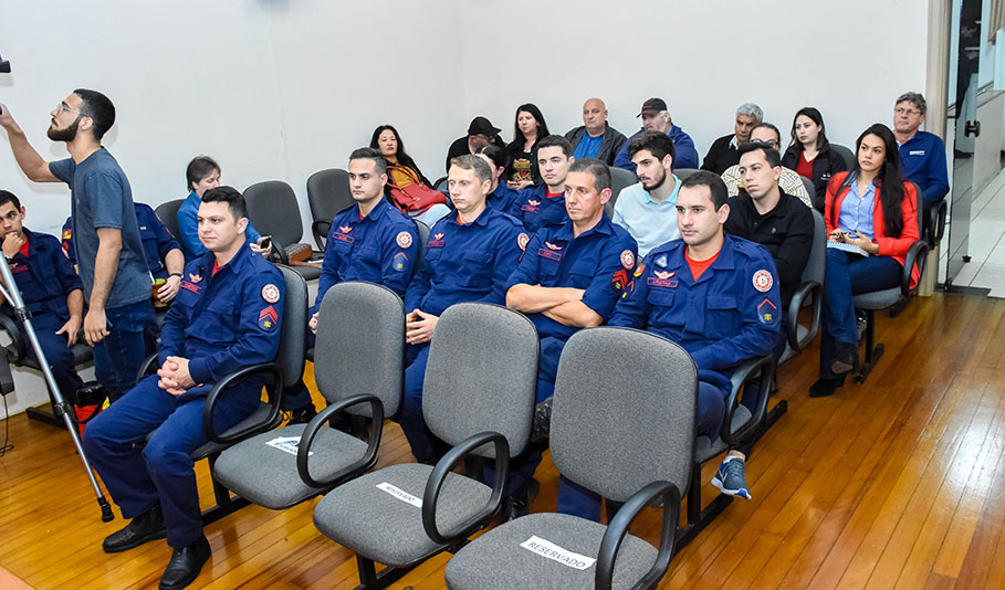 Bombeiros são homenageados pelo seu dia em Sessão Especial