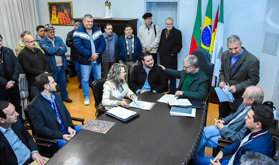 Governo Municipal assina contrato de R$ 4 milhões com a Caixa Econômica Federal
