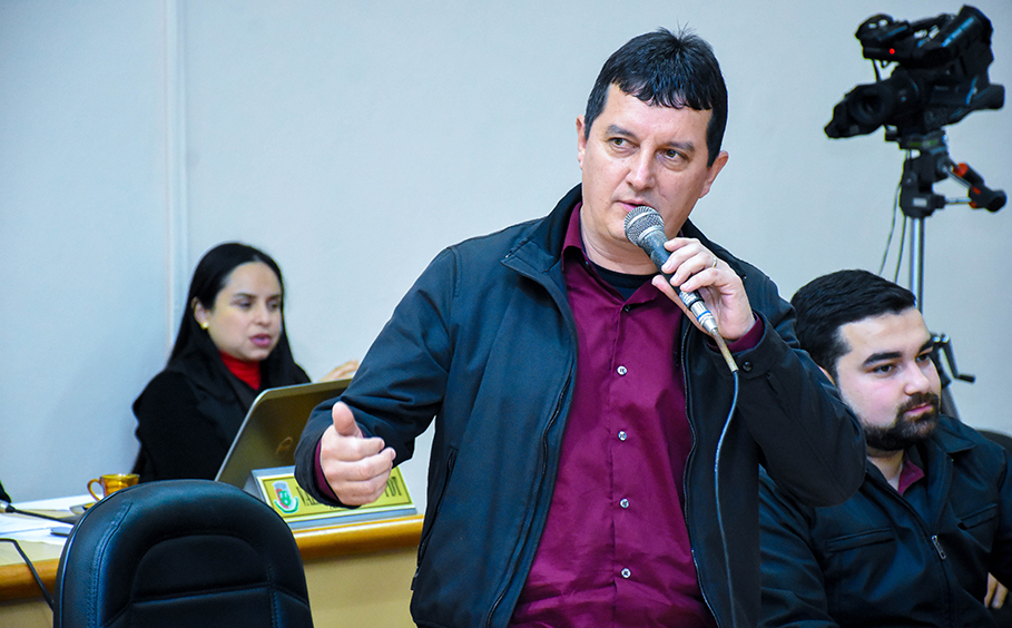 Vereador Vando Nolasco solicita informações acerca da regularização de esgoto residencial nos bairros