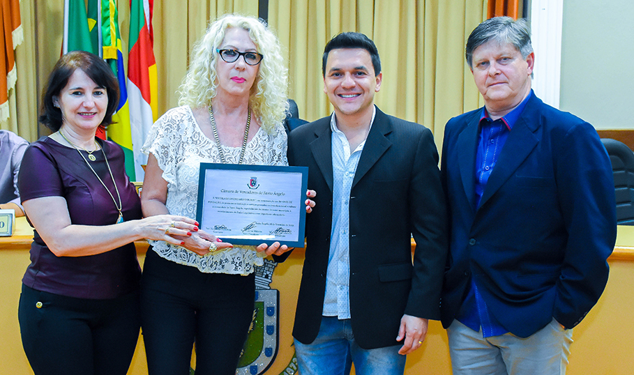 Escola Buriti é homenageada pelos seus 80 anos