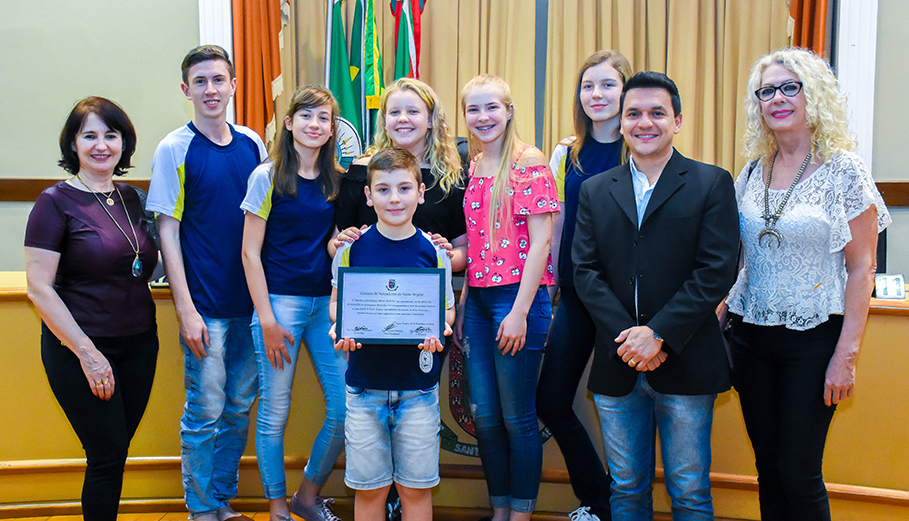 Escola Buriti é homenageada pelos seus 80 anos