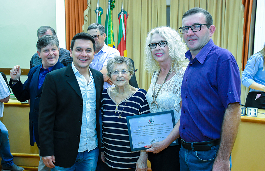 Escola Buriti é homenageada pelos seus 80 anos