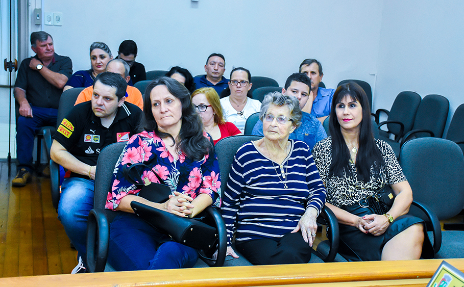 Escola Buriti é homenageada pelos seus 80 anos