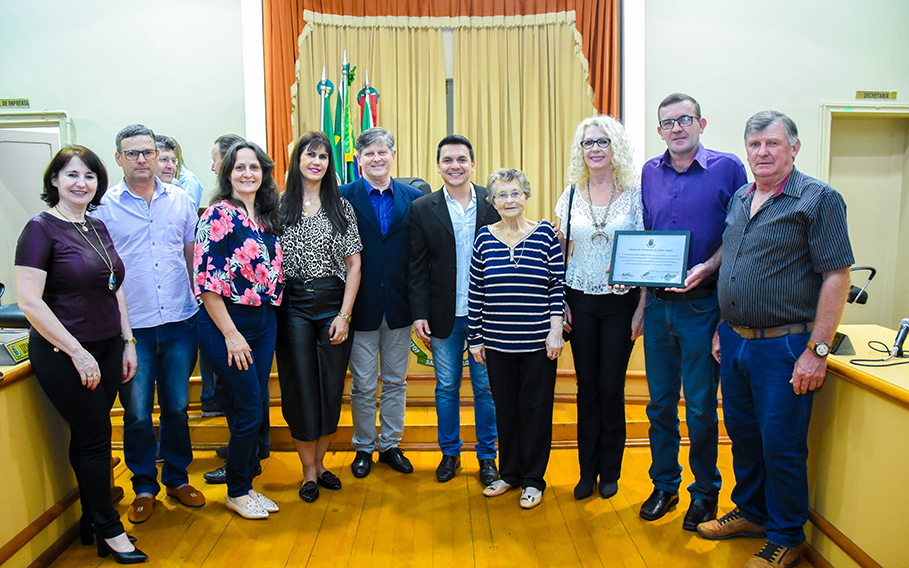 Escola Buriti é homenageada pelos seus 80 anos