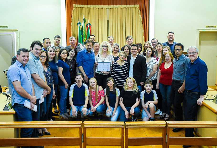 Escola Buriti é homenageada pelos seus 80 anos