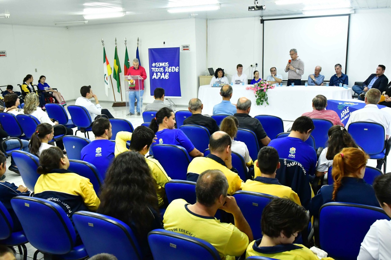  Ato formaliza cessão de uso de terreno para APAE
