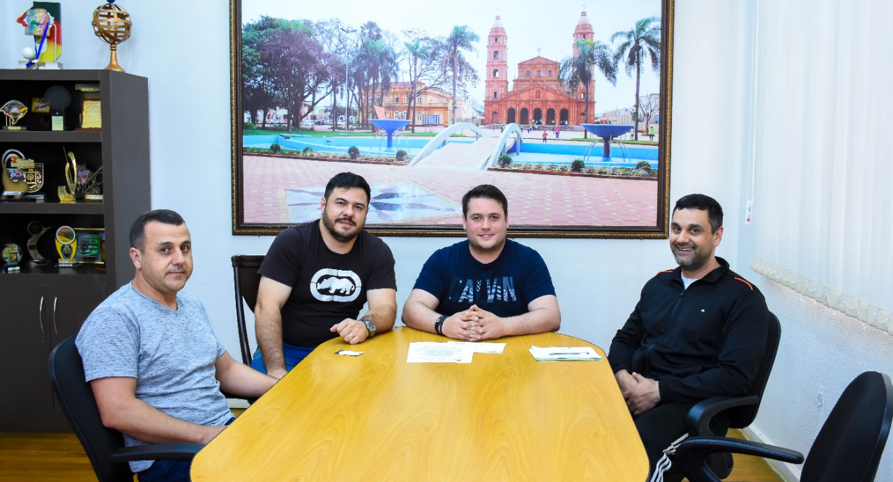 Presidente Maurício Loureiro recebe acadêmicos de Medicina Veterinária da FASA