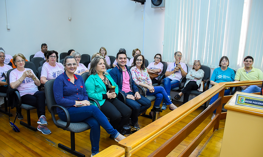 Sessão Especial “Vereador por um dia - Idoso” é realizada no Legislativo