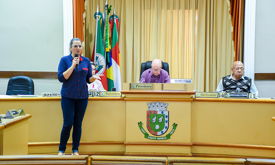 Sessão Especial “Vereador por um dia - Idoso” é realizada no Legislativo