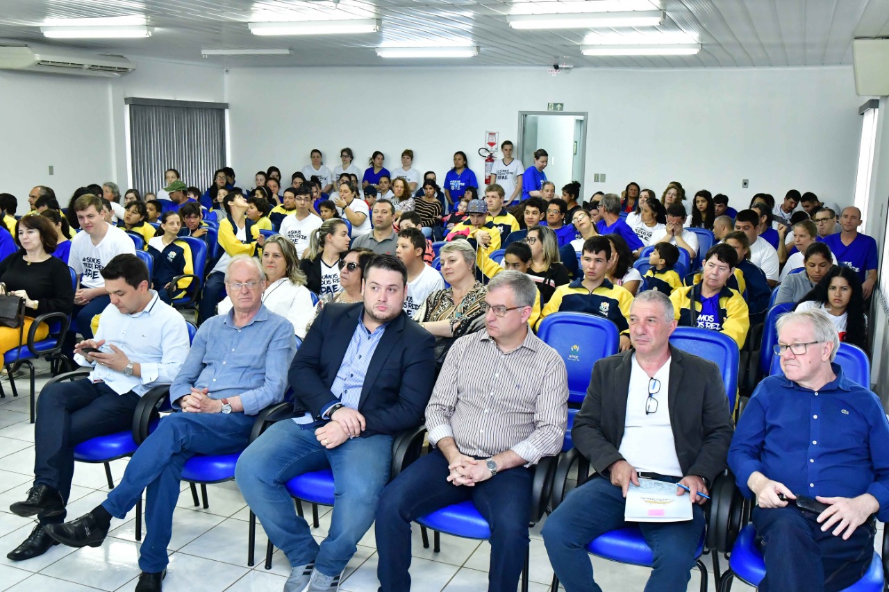  Ato formaliza cessão de uso de terreno para APAE