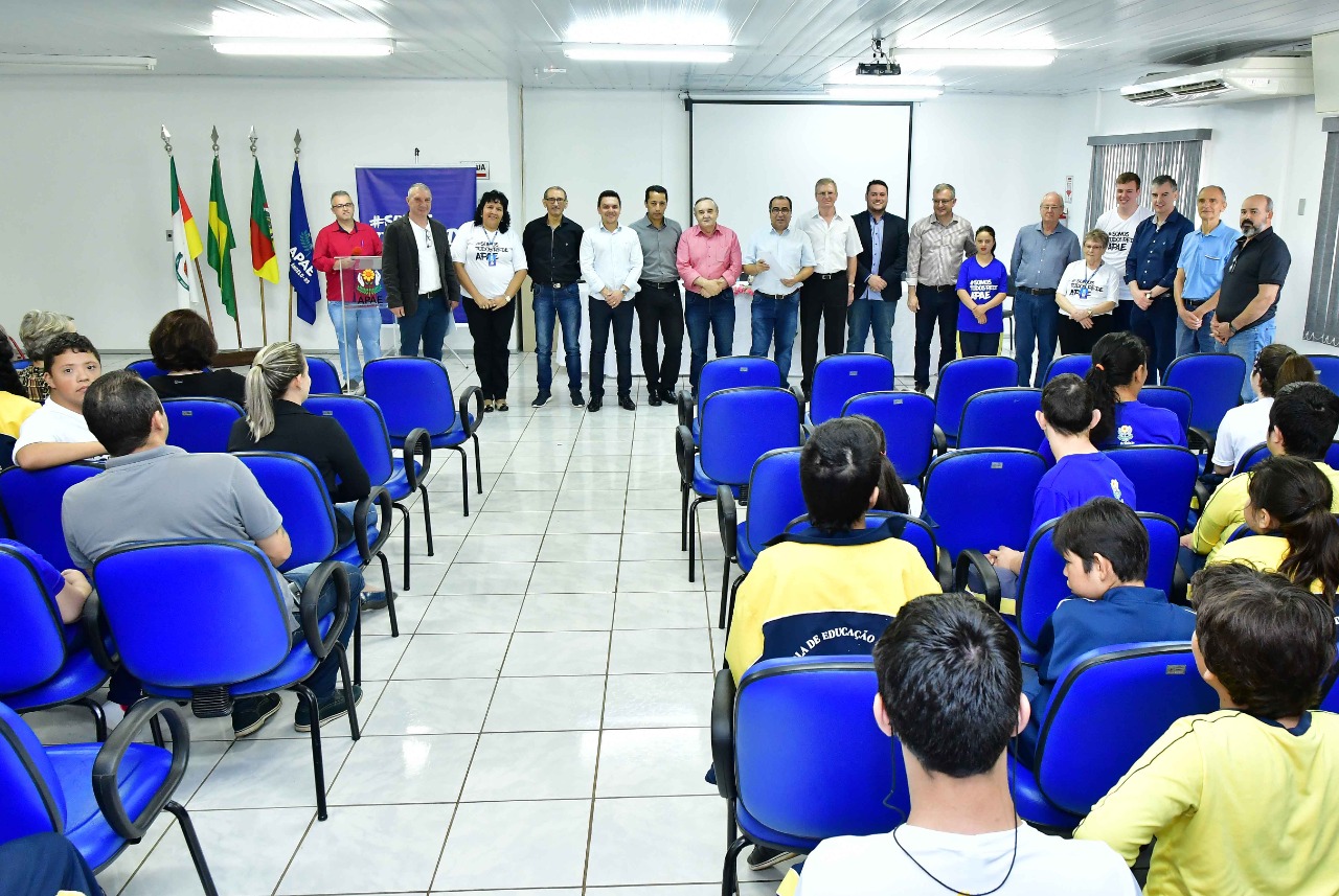  Ato formaliza cessão de uso de terreno para APAE