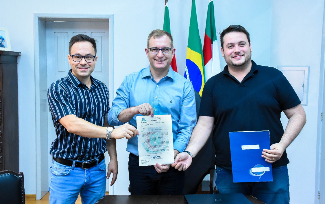 Presidente Maurício Loureiro formaliza pedido de novo prédio para a Câmara de Vereadores