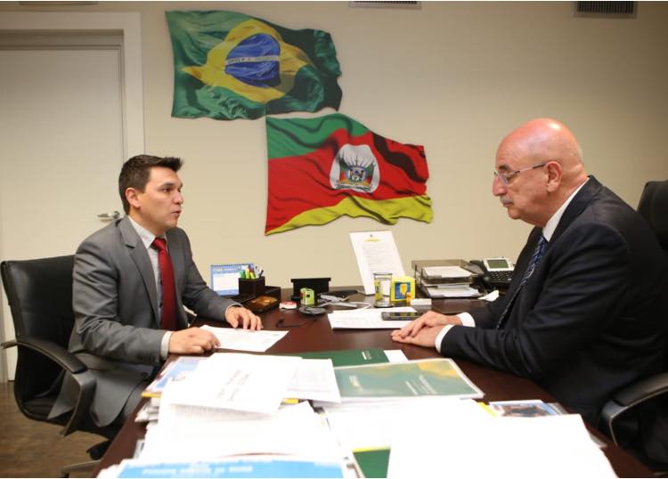 Vereador Vinícius Makvitz busca recursos com Ministro Osmar Terra