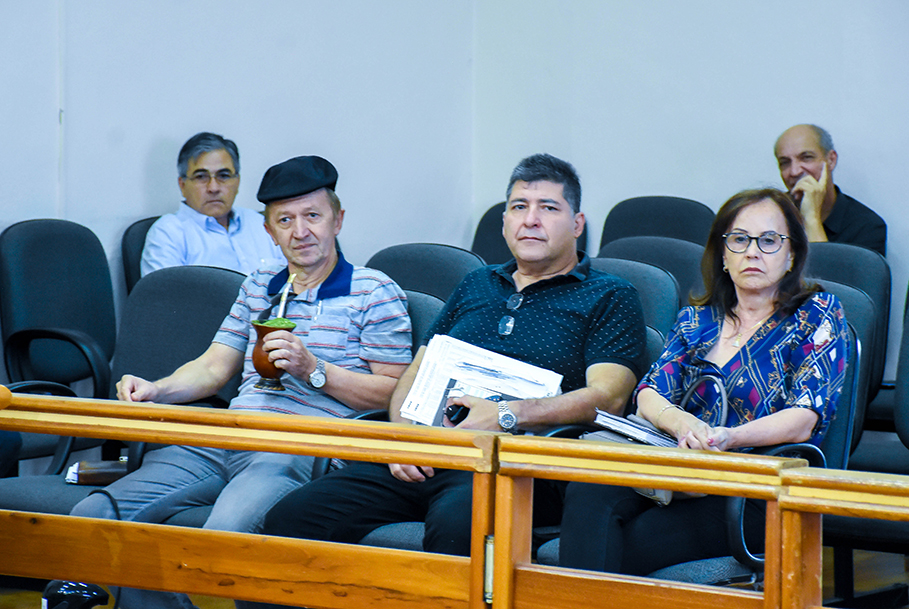 Reunião debate abertura do comércio aos domingos