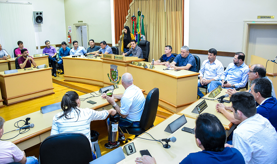 Reunião debate abertura do comércio aos domingos