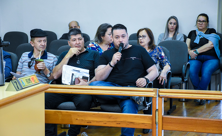 Reunião debate abertura do comércio aos domingos