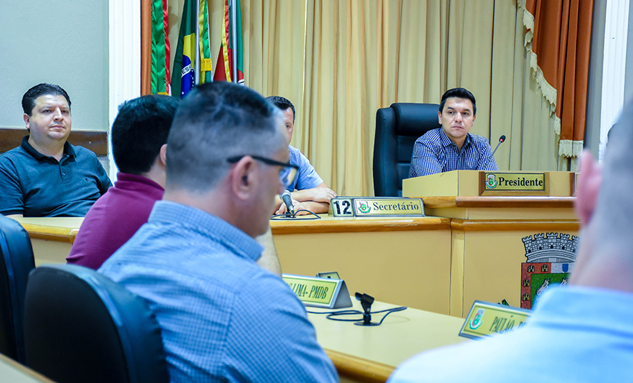 Reunião debate abertura do comércio aos domingos