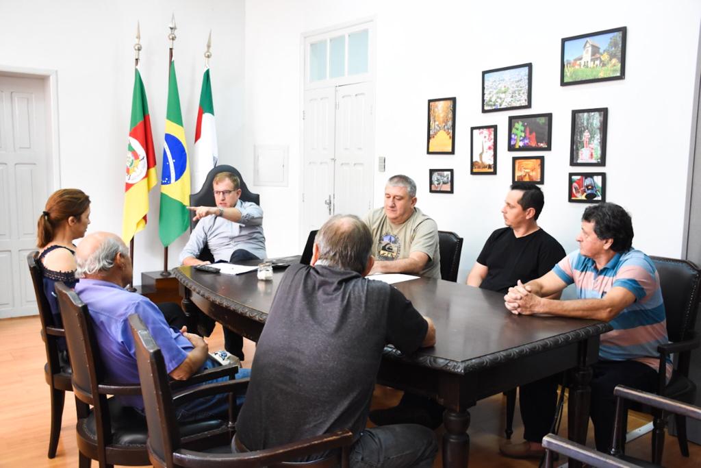 Câmara de Vereadores e Prefeitura Municipal de Santo Ângelo se reúnem com representantes do bairro Rosa