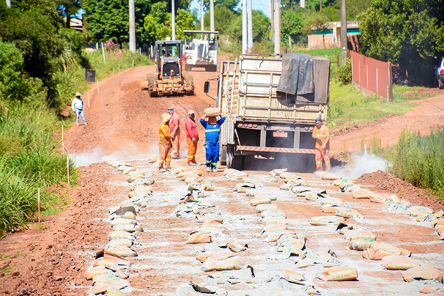 Vereadores fiscalizam obra de asfaltamento da Barra do São João