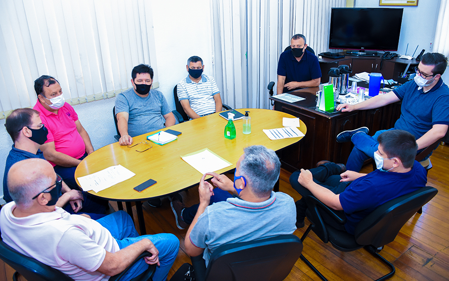 Vereadores recebem reivindicações de contadores santo-angelenses