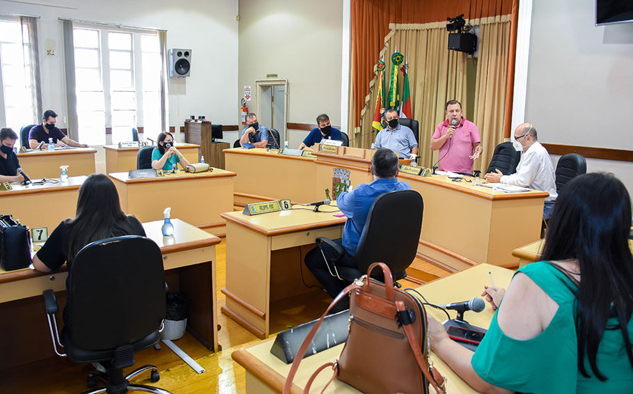 Comissão Especial debate retorno às aulas na Câmara de Vereadores