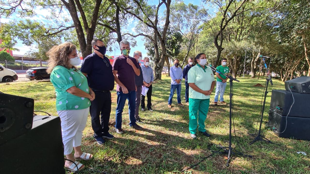 Legislativo presente na entrega de equipamentos do Projeto Coleta Mais Limpa