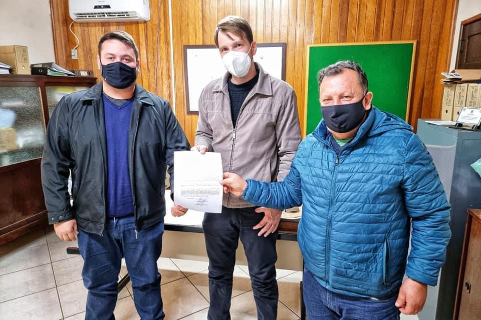 Vereadores Maurício Loureiro e Vando Ribeiro articulam municipalização da ERS-344 e construção de trevo na rodovia