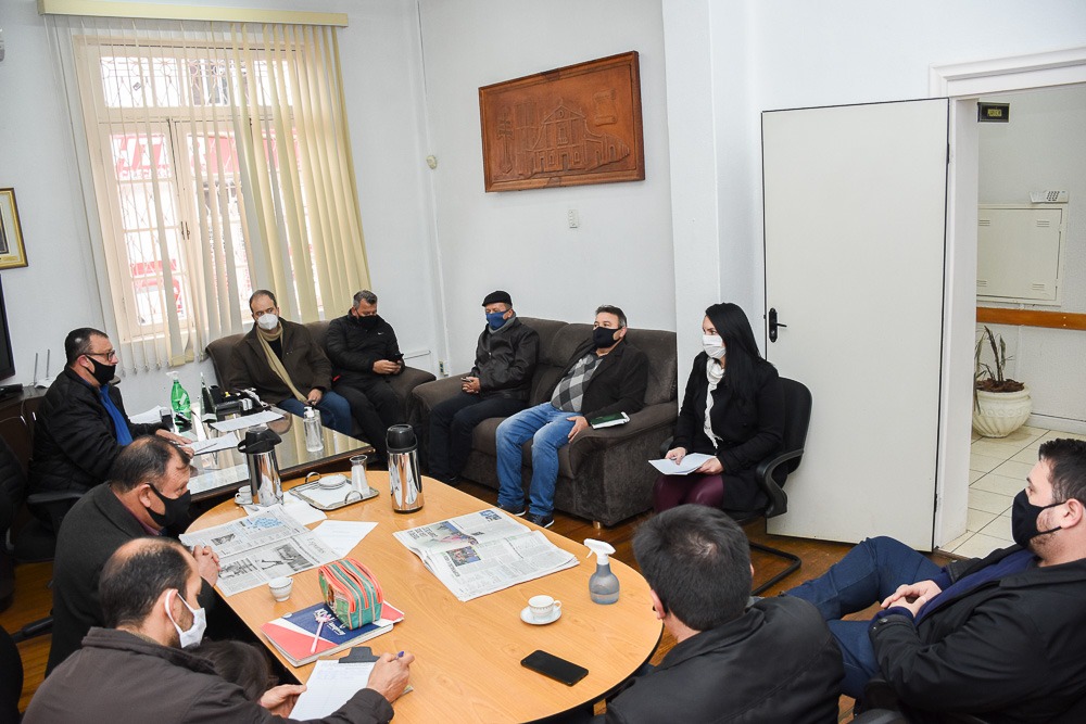 Vereadores e entidades debatem criação de programa permanente para agricultura familiar