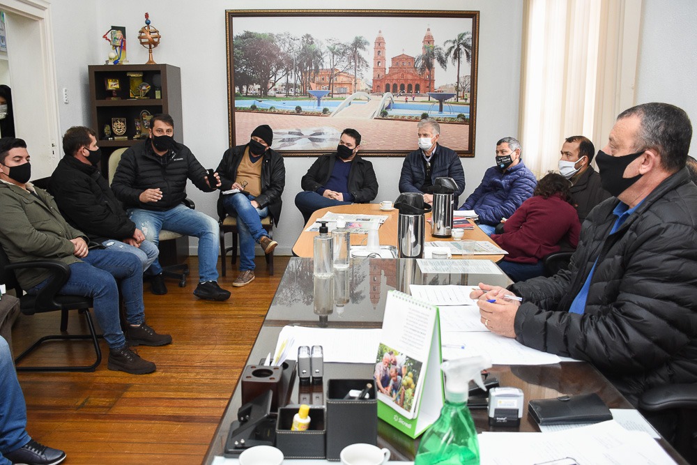 Vereadores e entidades debatem criação de programa permanente para agricultura familiar