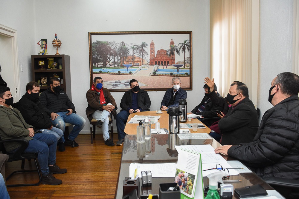Vereadores e entidades debatem criação de programa permanente para agricultura familiar