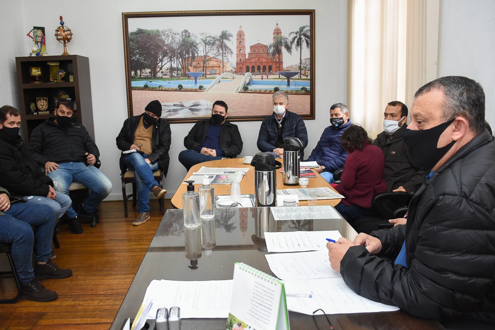 Vereadores e entidades debatem criação de programa permanente para agricultura familiar