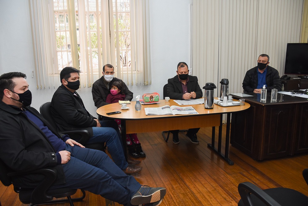 Vereadores e entidades debatem criação de programa permanente para agricultura familiar