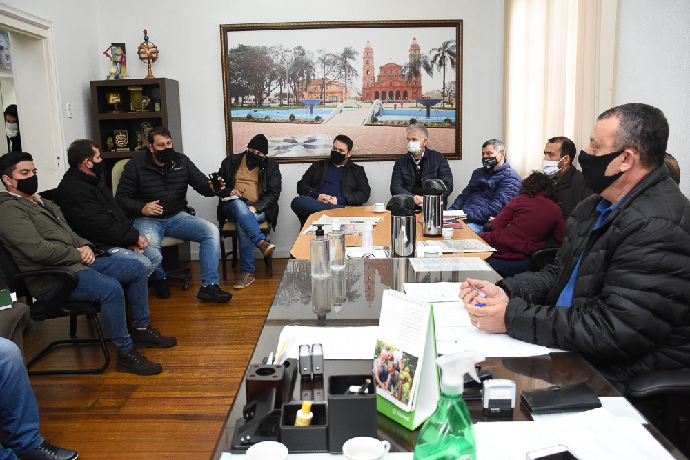 Vereadores e entidades debatem criação de programa permanente para agricultura familiar