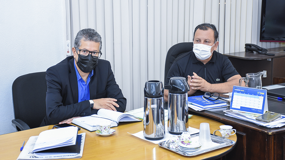   Reunião com Secretários Municipais, trata de cedência de área para a aldeia indígena Tekoa Pyau.