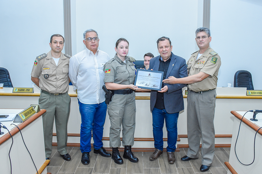 SOLDADO VALÉRIA SIQUEIRA É HOMENAGEADA NA CÂMARA DE VEREADORES