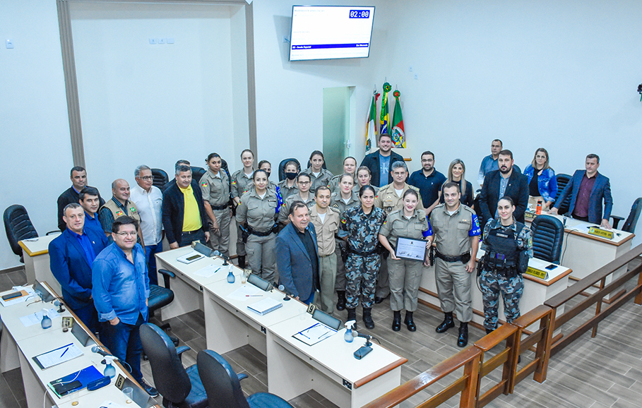 SOLDADO VALÉRIA SIQUEIRA É HOMENAGEADA NA CÂMARA DE VEREADORES