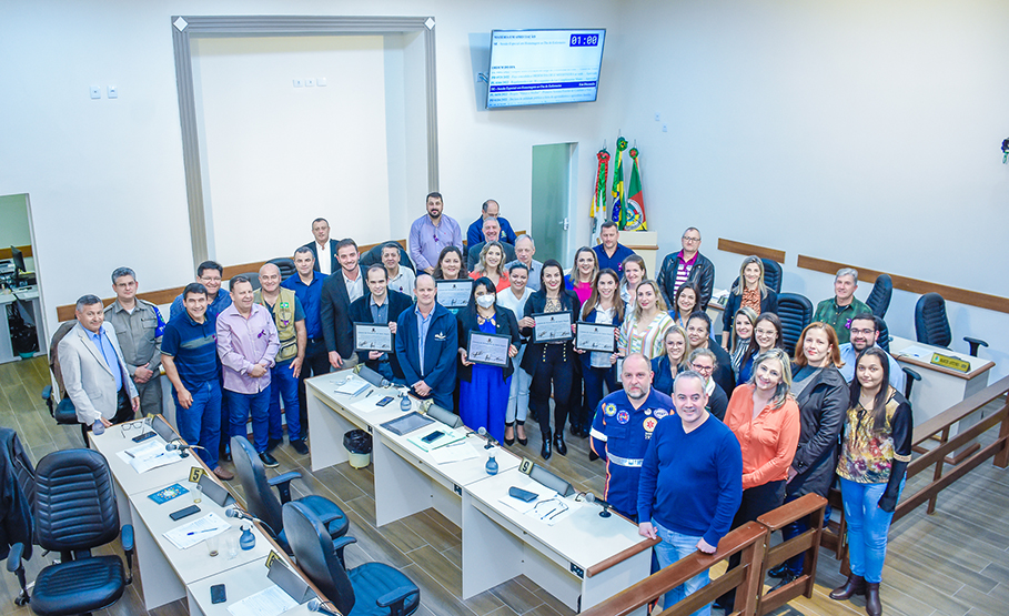 Sessão Especial homenageia enfermeiros Santo-Angelenses pelo seu dia