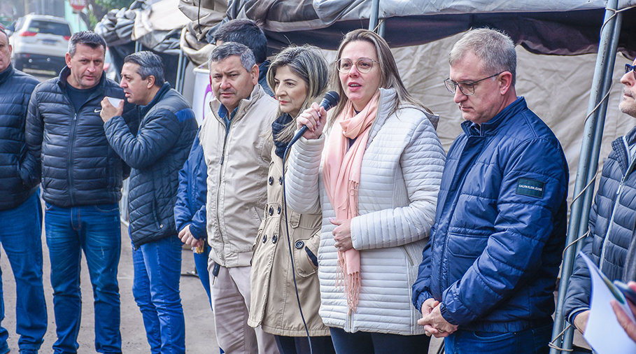 Vereadores acompanham os trabalhos do projeto Prefeitura nos Bairros