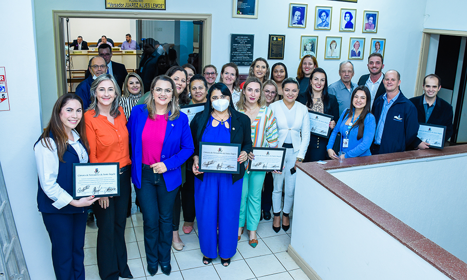 Sessão Especial homenageia enfermeiros Santo-Angelenses pelo seu dia