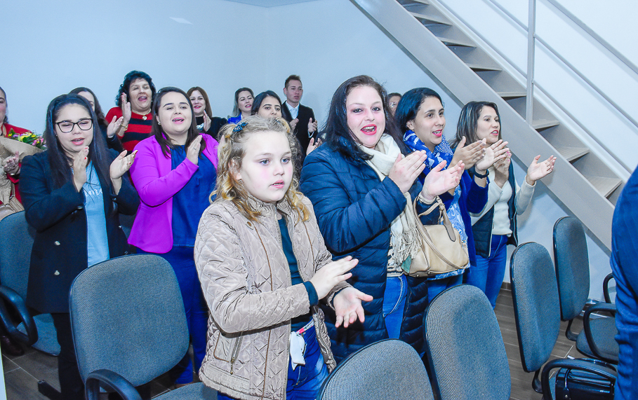 Legislativo concede a Janira do Couto Mânica a Ordem da Cruz Missioneira 