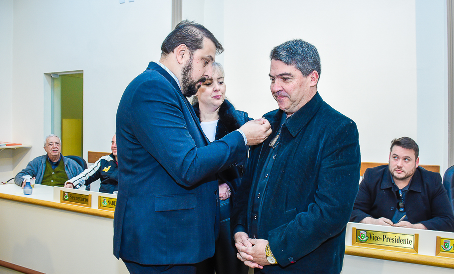 Empresário Flávio Panzenhagen recebe Ordem da Cruz Missioneira 