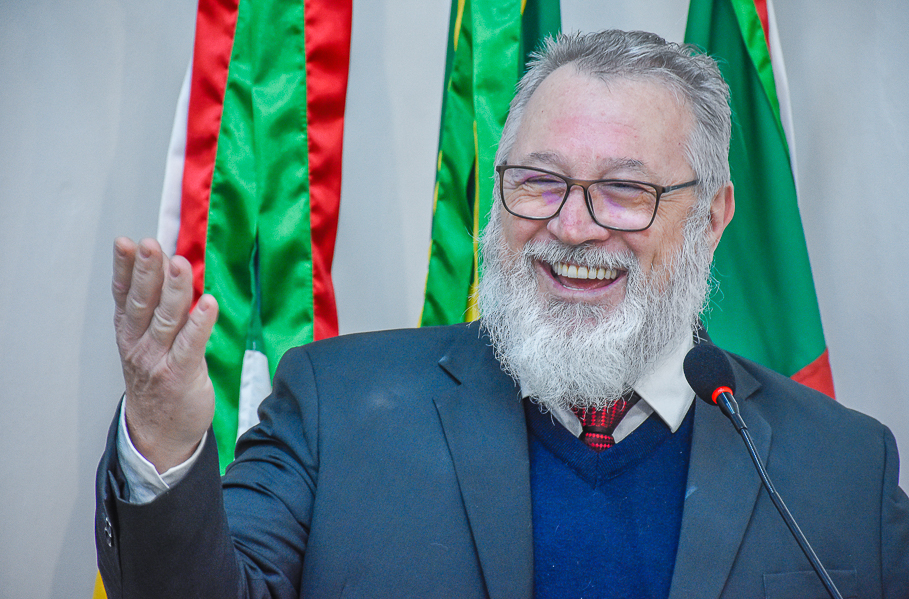 Homenagem marca a despedida do servidor Dário Basso da Câmara Municipal de Vereadores