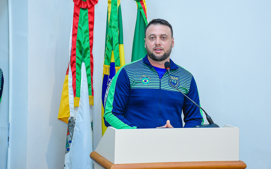 Atletas santo-angelenses do Kettlebell Sport são homenageados pelo Legislativo 