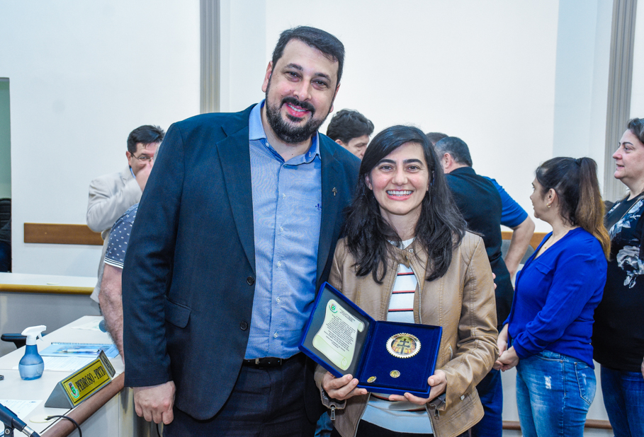 Eleita melhor jogadora de futsal do mundo, Luciléia Minuzzo, recebe a Ordem da Cruz Missioneira 
