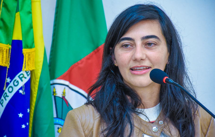 Eleita melhor jogadora de futsal do mundo, Luciléia Minuzzo, recebe a Ordem da Cruz Missioneira 