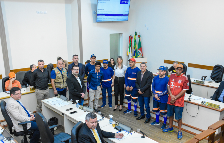 Garis santo-angelenses recebem homenagem especial do Legislativo