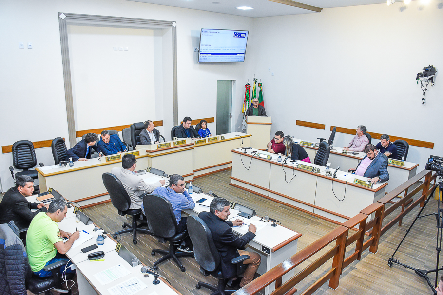 Atleta maratonista, Luciana da Luz recebe homenagem do Legislativo