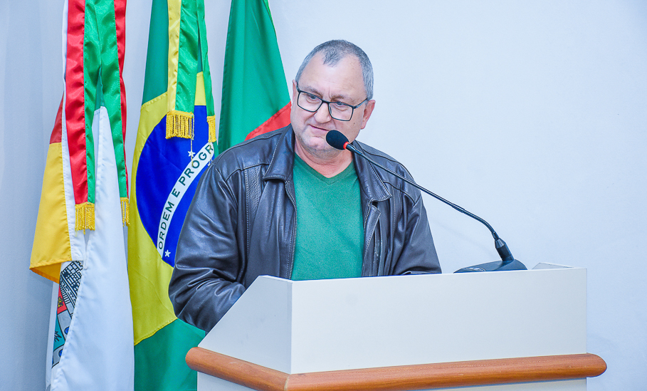Atleta maratonista, Luciana da Luz recebe homenagem do Legislativo